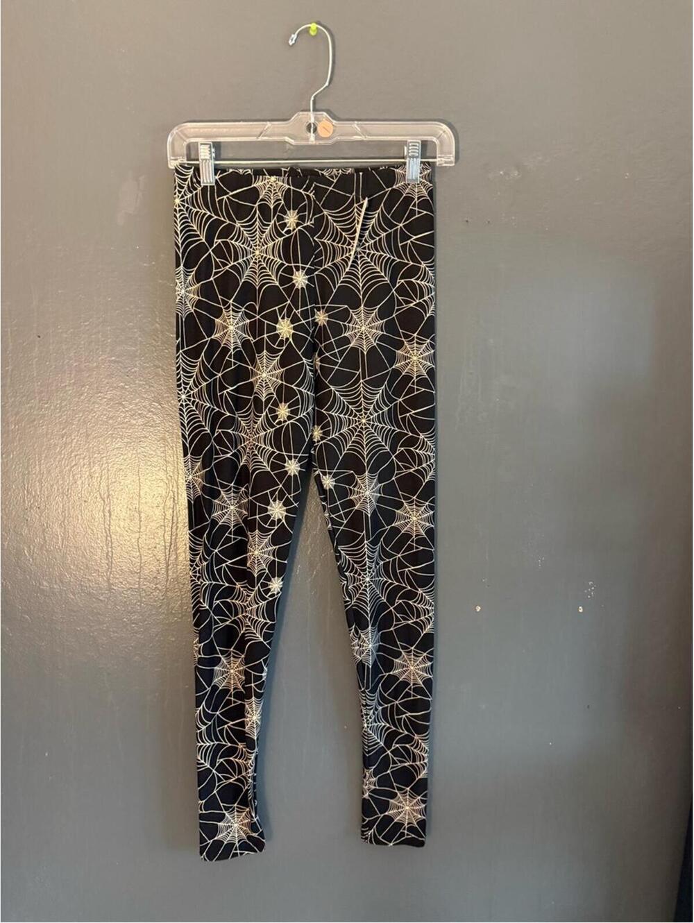 Eevee Women's Black and Cream Spider Web Print Ankle Leggings - New with Tags